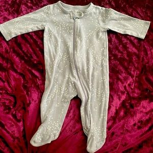 Unisex 6M footed pajamas